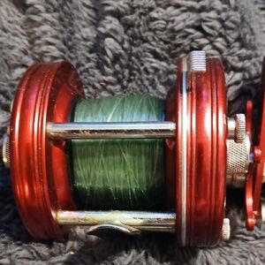 Ambassadeur 5000 ABU Red Fishing Reel As Pictured.